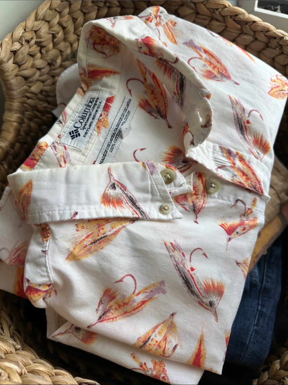 100% Cotton Short-Sleeve Shirt with Orange lure graphic Print L
